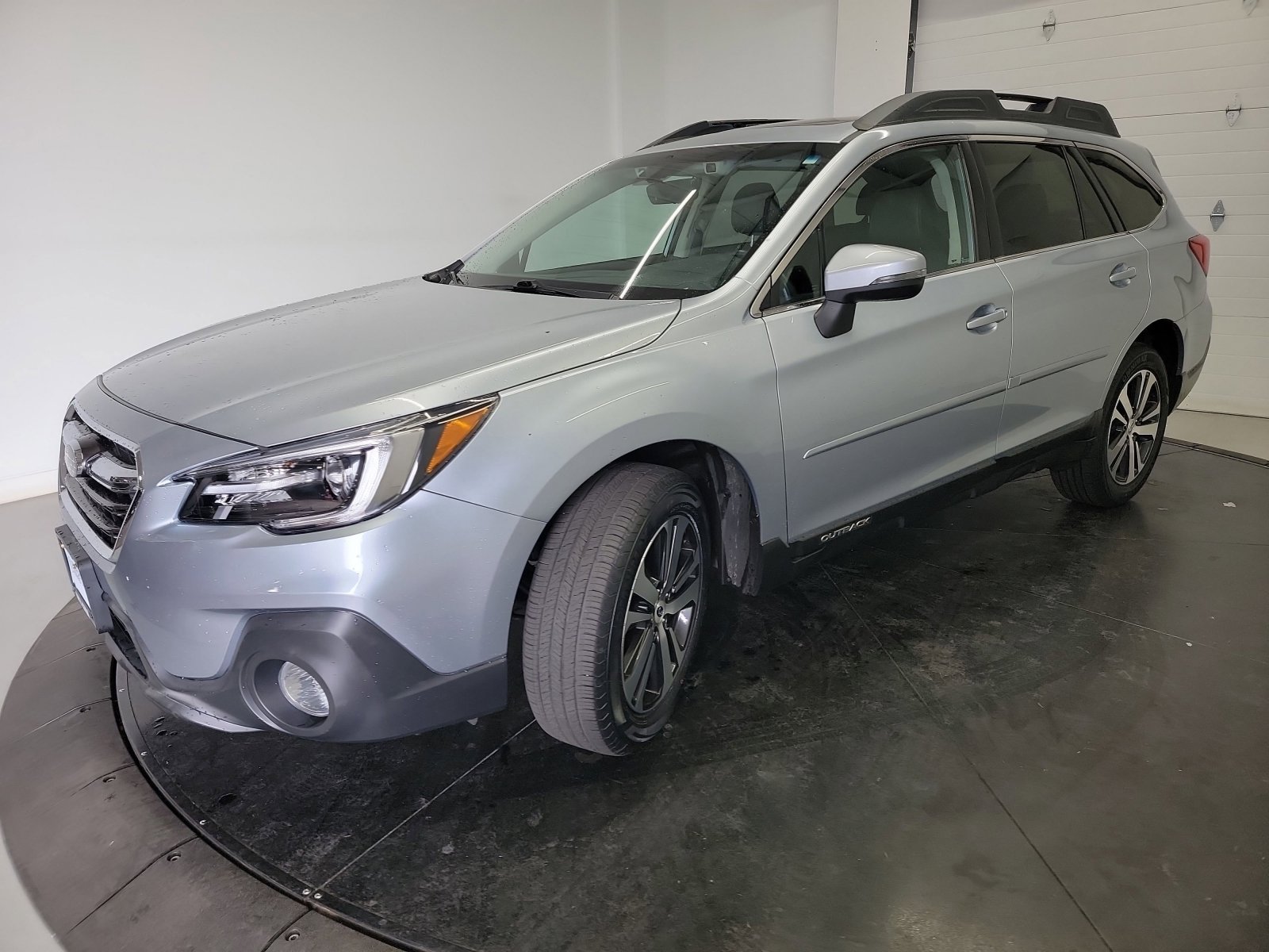 Used 2018 Subaru Outback 2.5i Limited AWD/4WD image 3