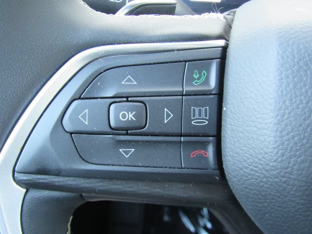 Used 2025 Jeep Grand Cherokee Altitude AWD/4WD image 39