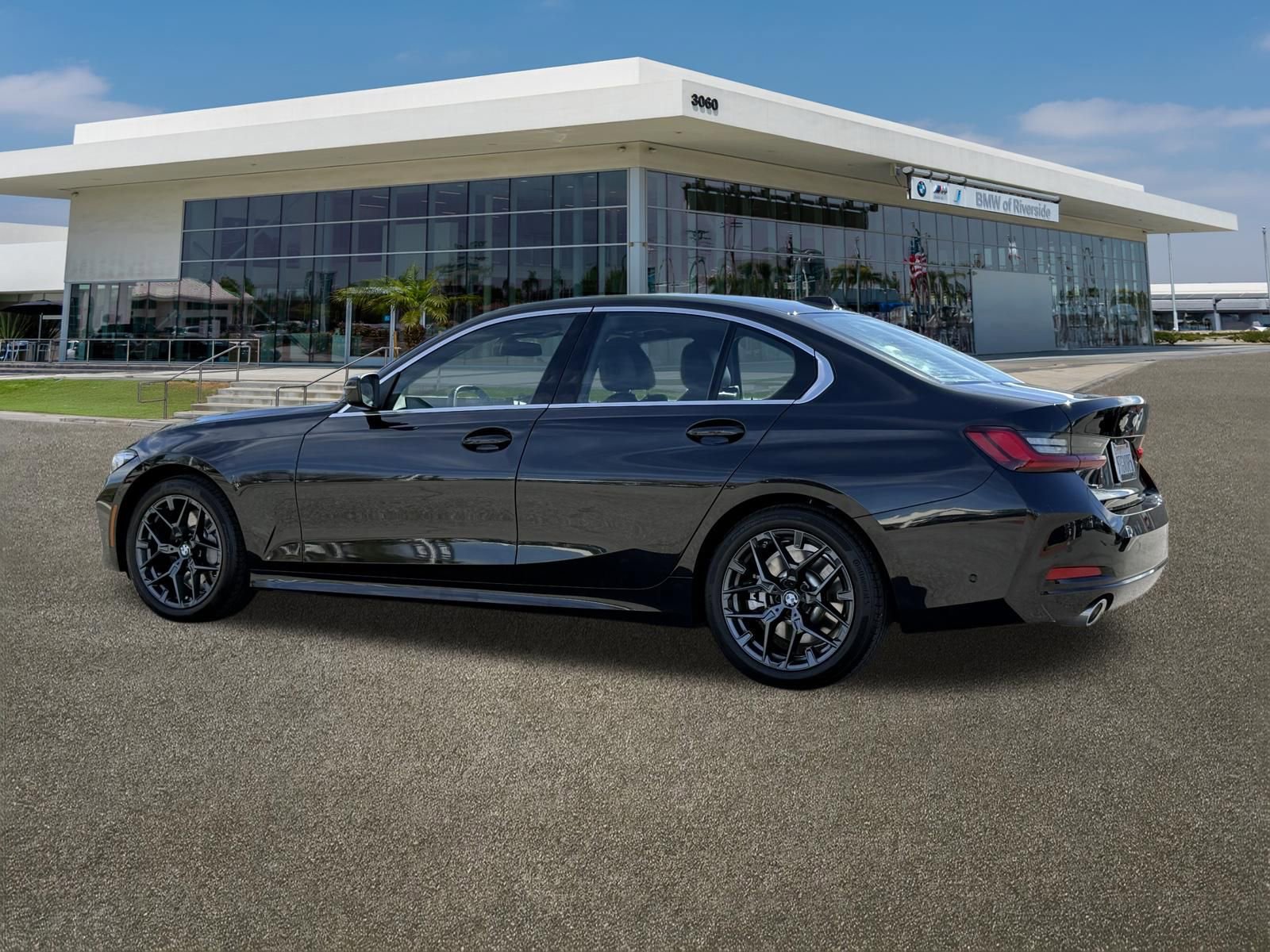 Used 2025 BMW 330i Sedan w/ Premium Package image 7