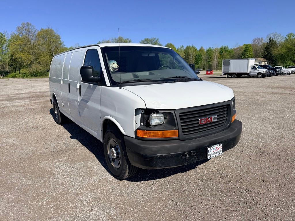 Used 2017 GMC Savana 3500 Extended RWD image 1