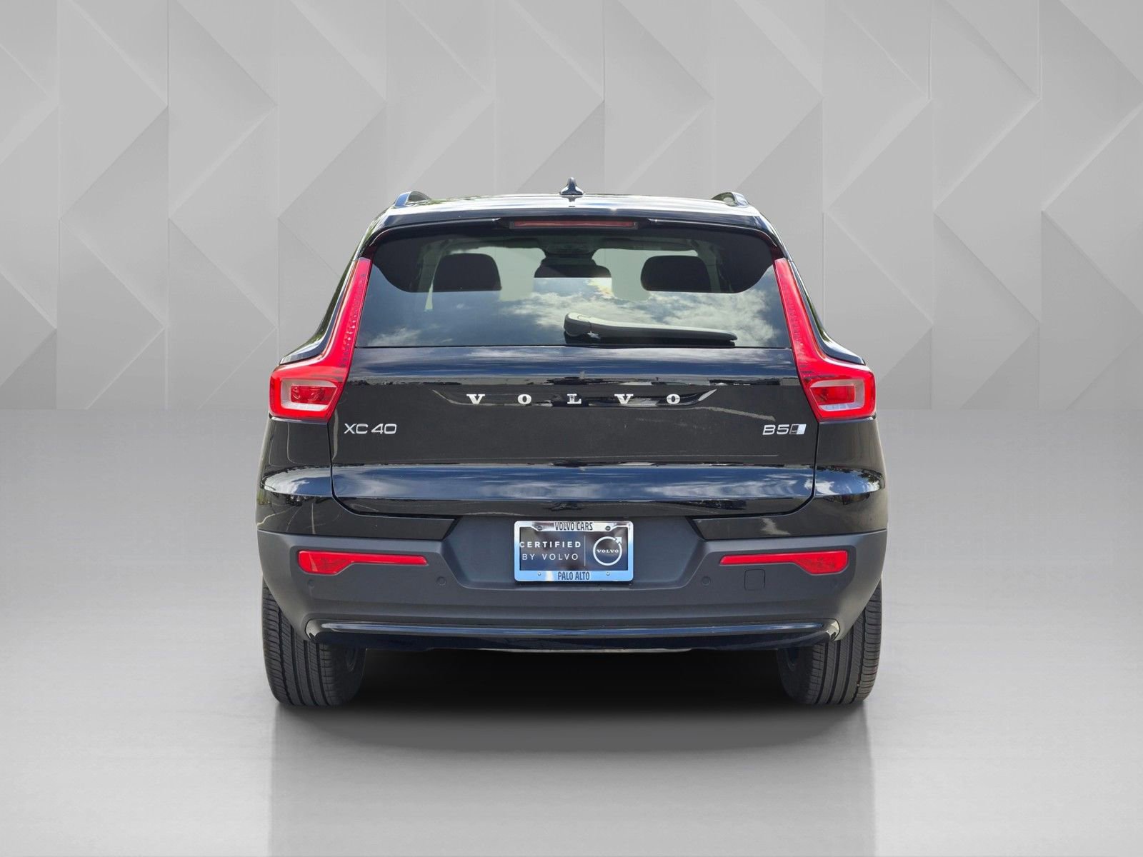 Certified 2023 Volvo XC40 B5 Plus w/ Protection Package Premier AWD/4WD image 5