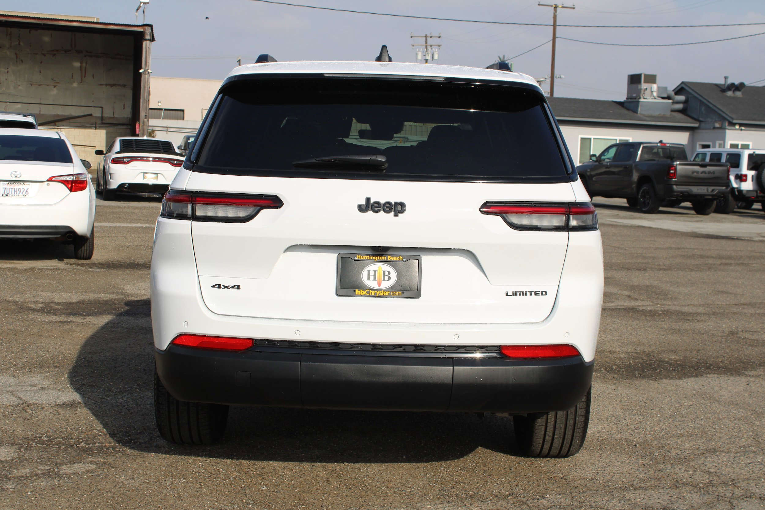 New 2025 Jeep Grand Cherokee L Limited w/ Black Appearance Package AWD/4WD image 4