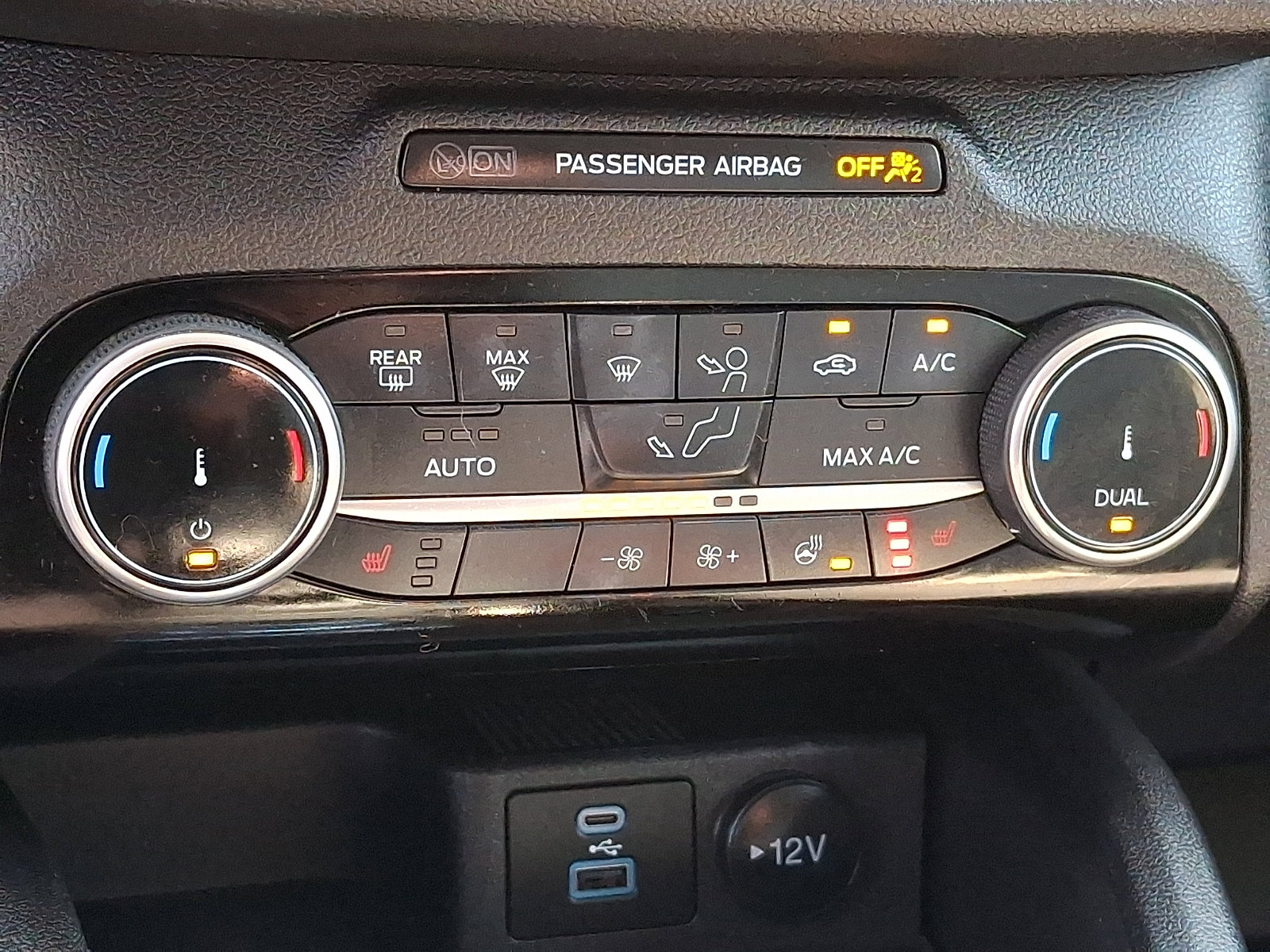 Used 2022 Ford Escape SE w/ SE Sport Appearance Package image 16