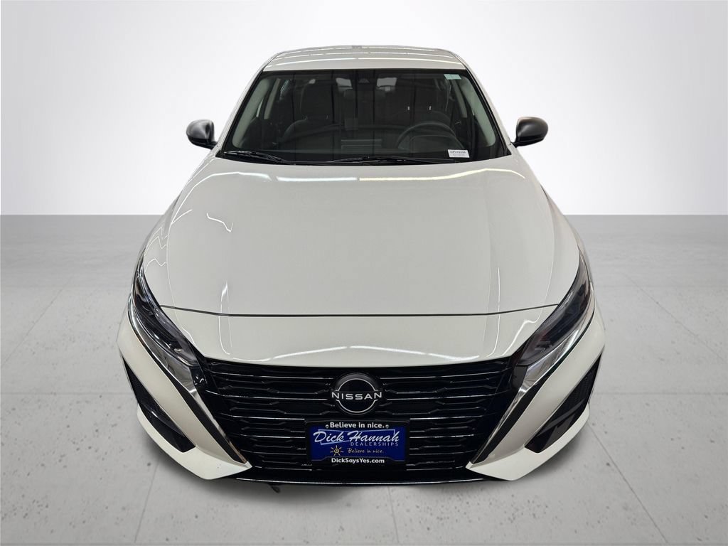 Used 2024 Nissan Altima 2.5 S FWD image 11