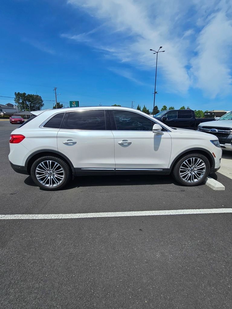 Used 2016 Lincoln MKX Reserve w/ Luxury Package AWD/4WD image 4