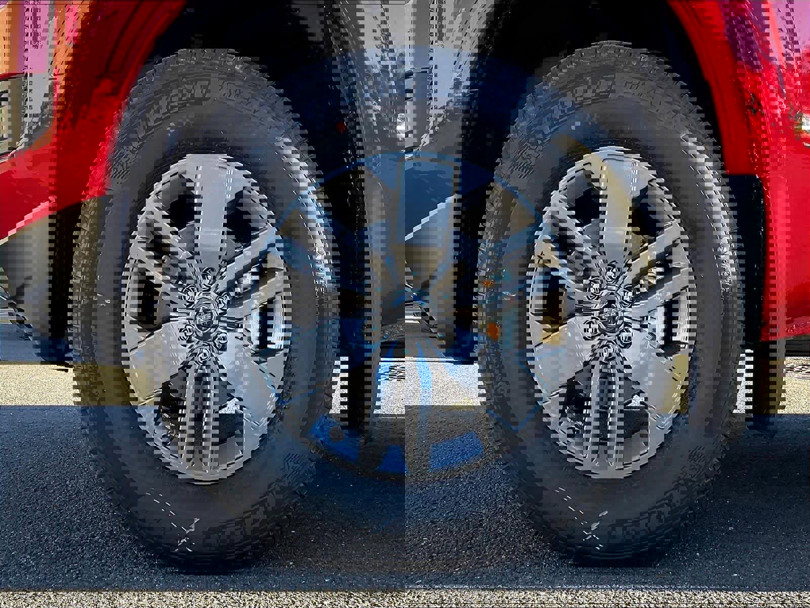 Used 2025 Nissan Frontier SV image 7