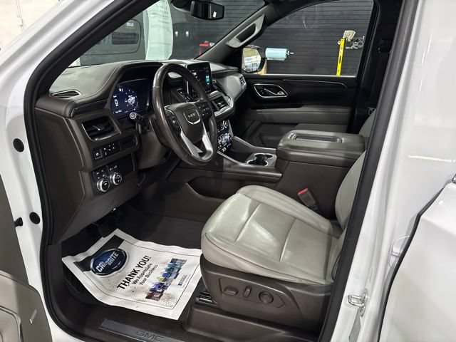 Used 2023 GMC Yukon XL SLT AWD/4WD image 12