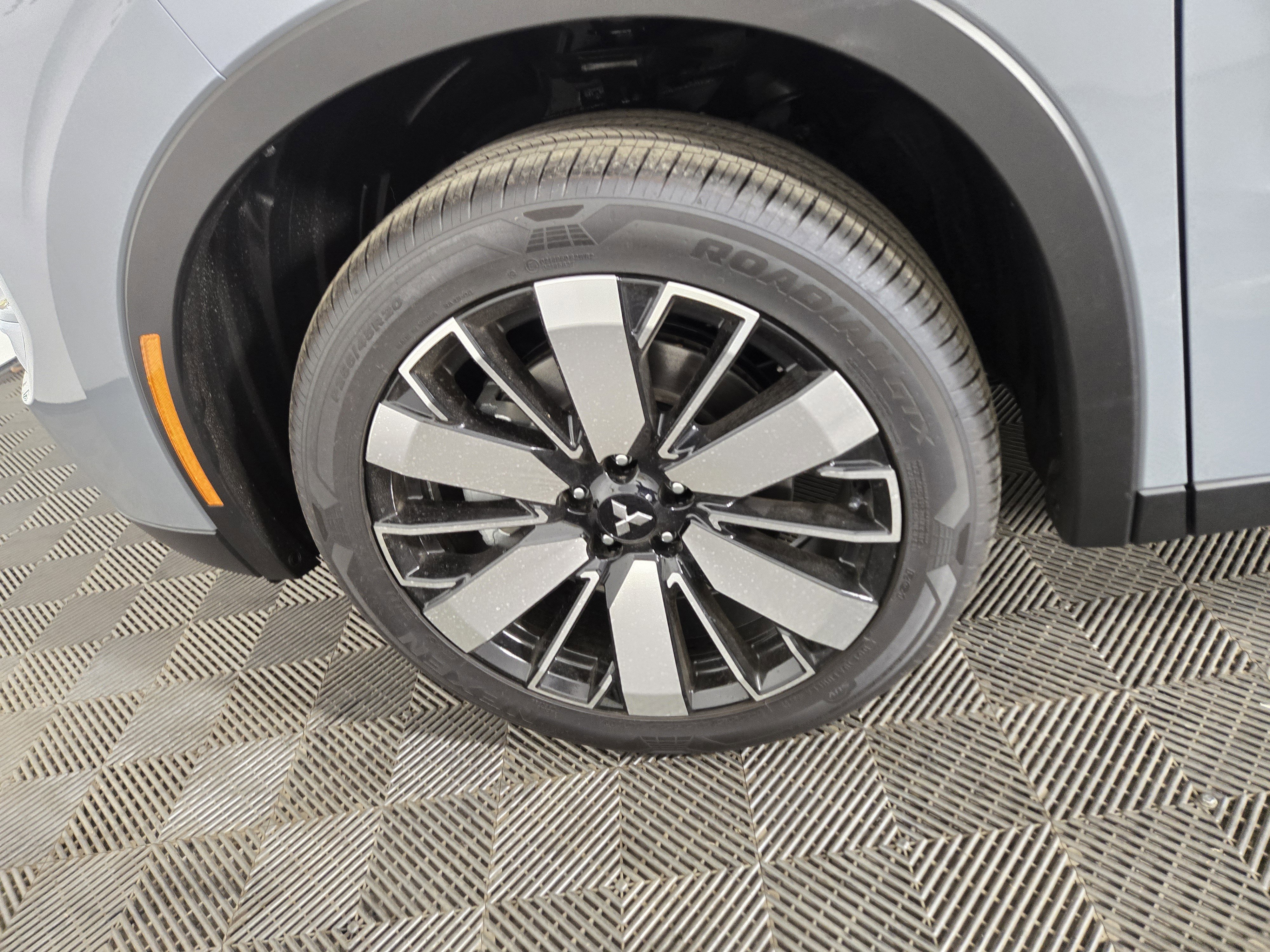 New 2025 Mitsubishi Outlander SE image 33