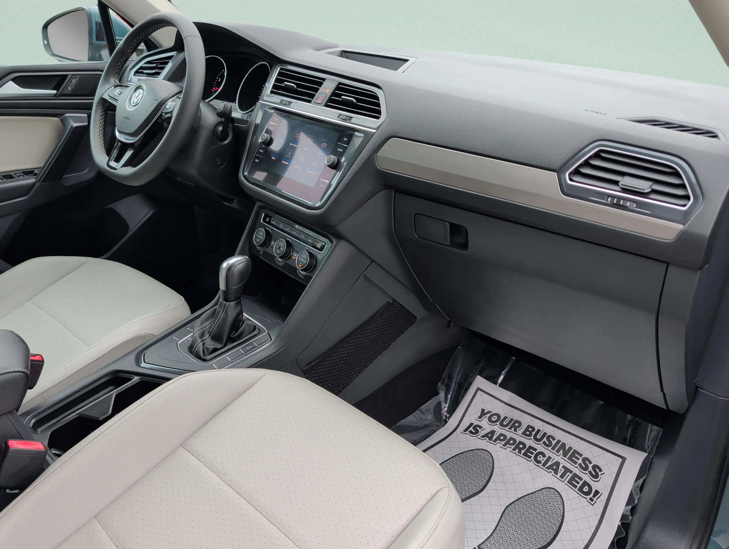 Used 2021 Volkswagen Tiguan SE image 20