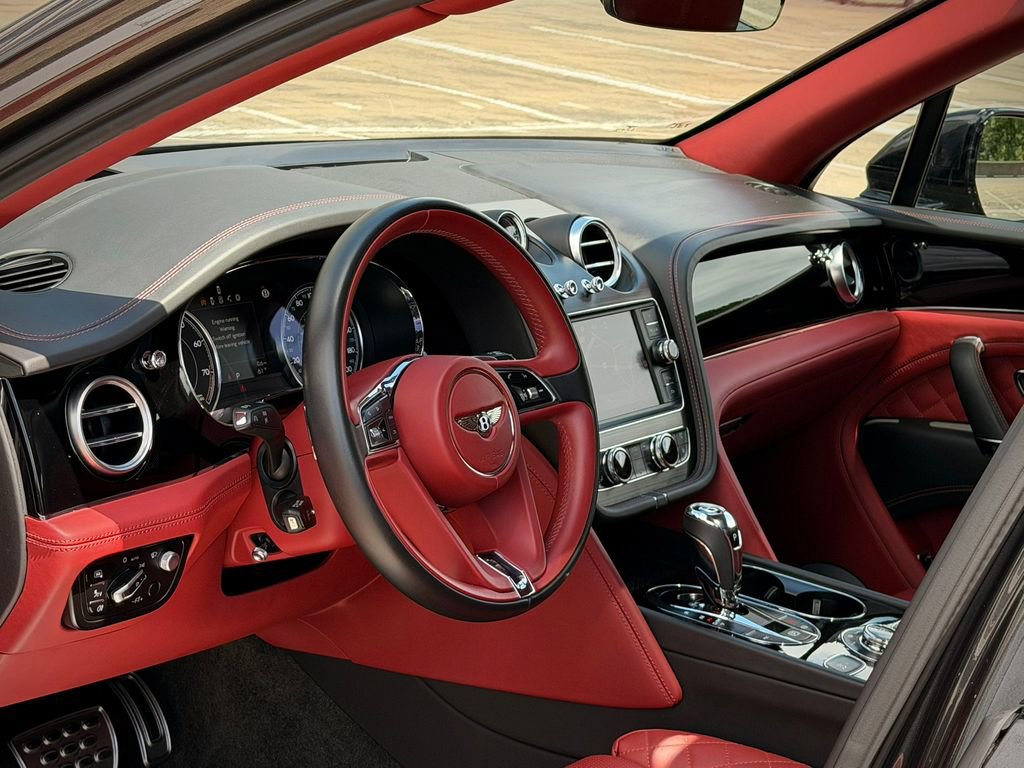 Used 2019 Bentley Bentayga AWD/4WD image 21