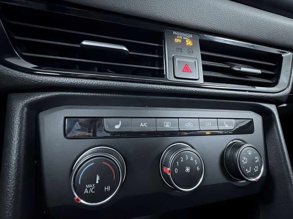 Used 2022 Volkswagen Taos SE w/ Panoramic Sunroof Package image 23