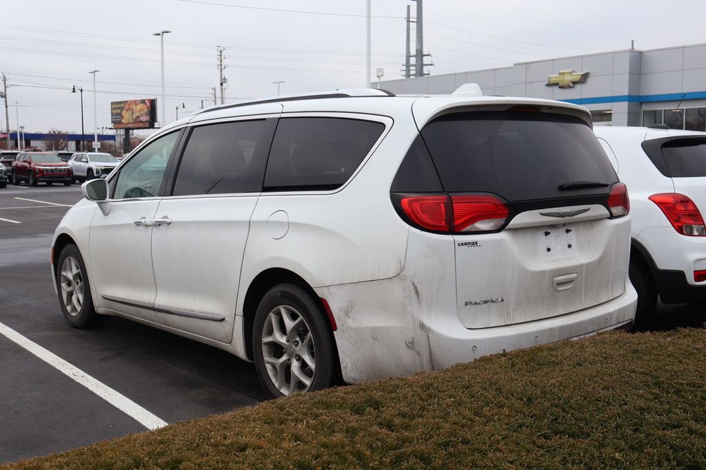 Used 2017 Chrysler Pacifica Touring-L Plus w/ Tire & Wheel Group image 7
