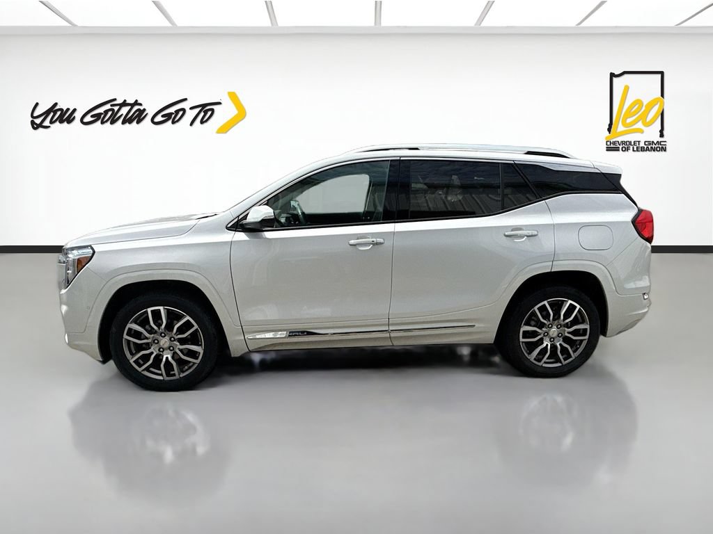 Used 2024 GMC Terrain Denali w/ Denali Premium Package AWD/4WD image 8