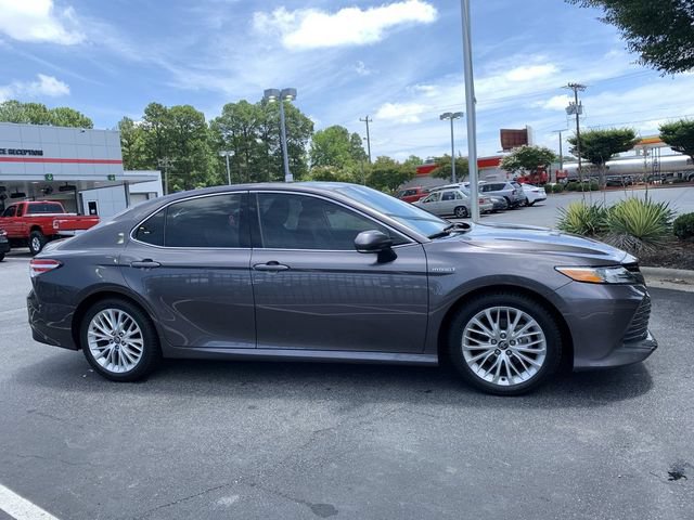Certified 2020 Toyota Camry XLE w/ Sunroof Package FWD image 9