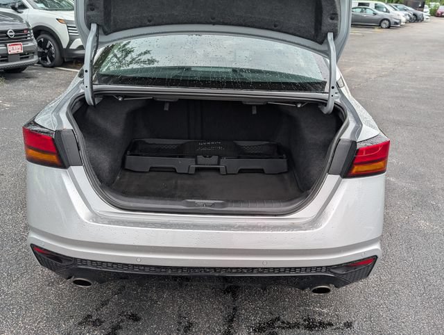 Used 2024 Nissan Altima 2.5 SR w/ SR Premium Package FWD image 13