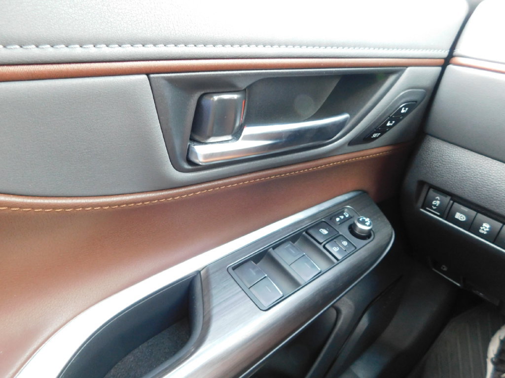 Used 2023 Toyota Venza Limited AWD/4WD image 29
