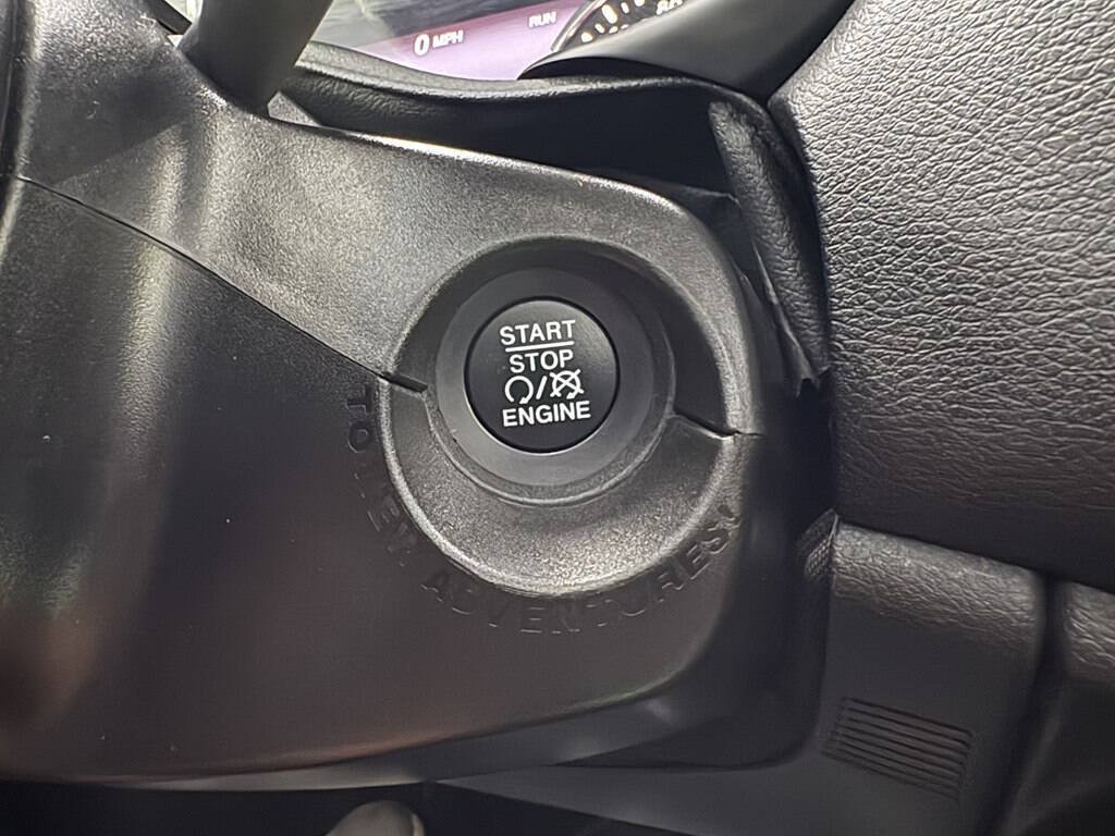 Used 2018 Jeep Renegade Limited w/ UConnect 8.4 Nav Group AWD/4WD image 24