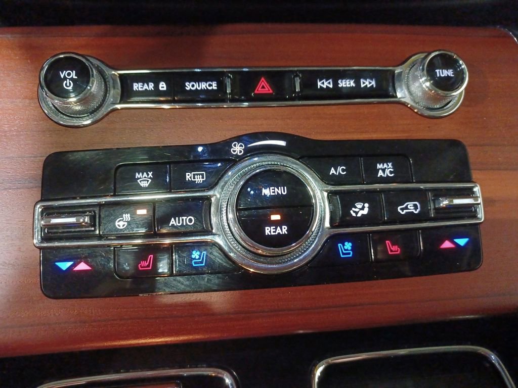 Used 2024 Lincoln Aviator Reserve w/ Equipment Group 201A AWD/4WD image 17
