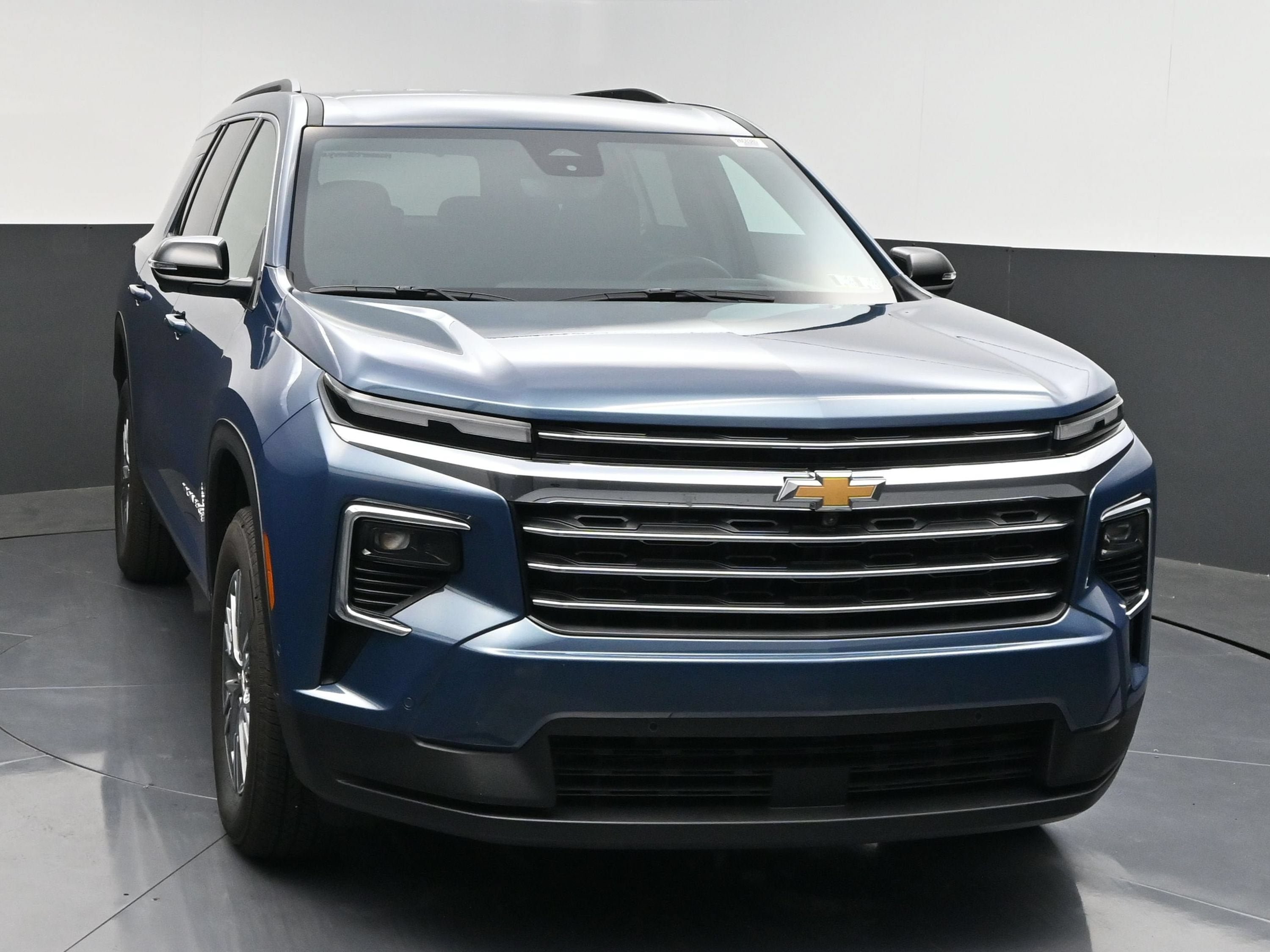 Certified 2026 Chevrolet Traverse LT w/ Enhanced Driving Package FWD image 3