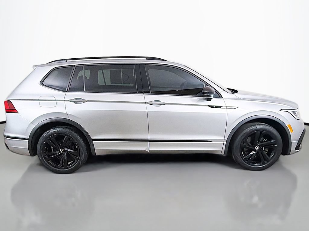 Used 2023 Volkswagen Tiguan SE R-Line FWD image 17