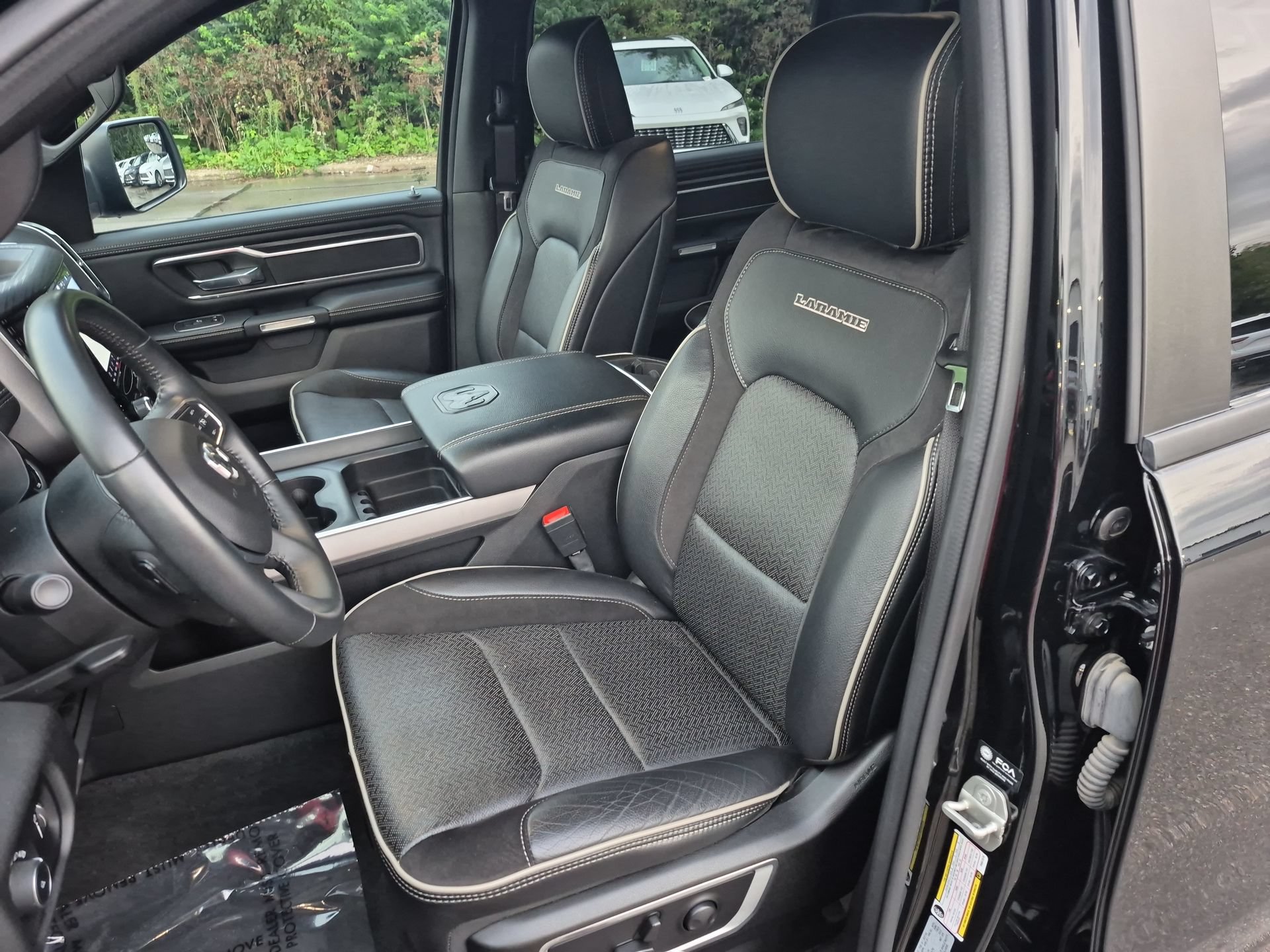 Used 2023 RAM 1500 Laramie AWD/4WD image 21