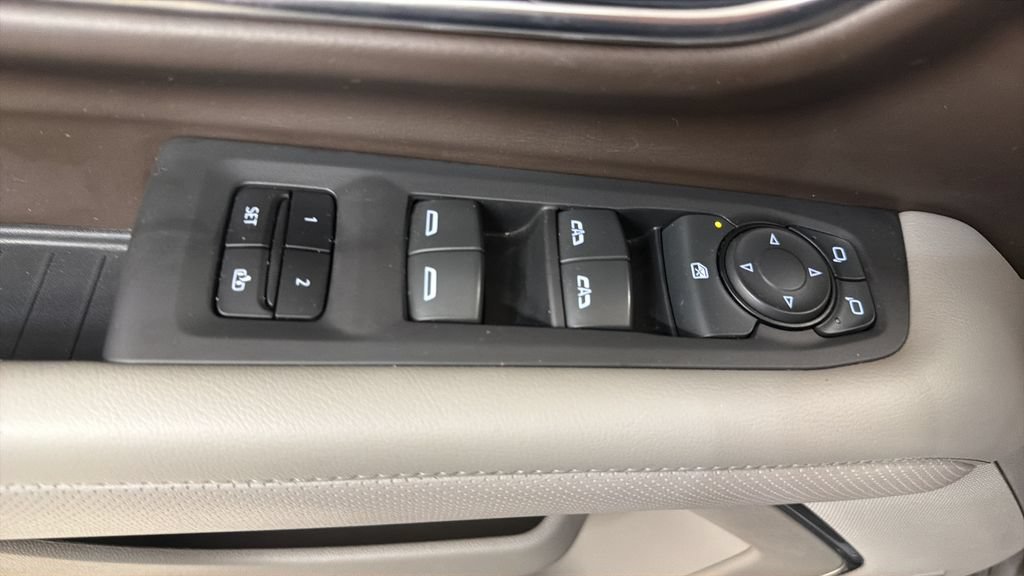 Used 2024 GMC Yukon SLT AWD/4WD image 17