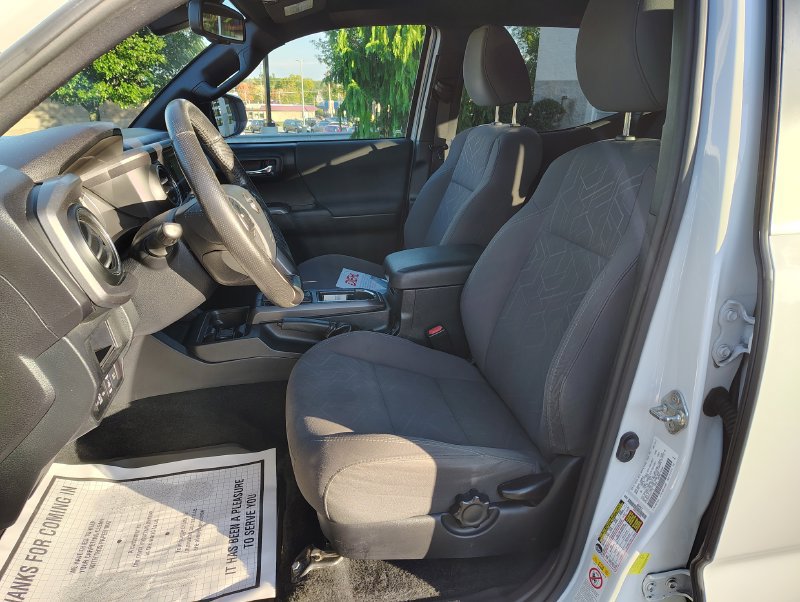 Used 2018 Toyota Tacoma TRD Sport AWD/4WD image 11