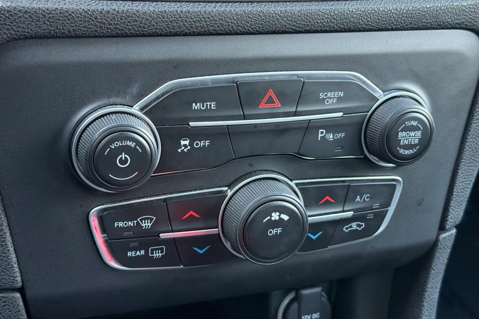 Used 2023 Dodge Charger SXT image 18