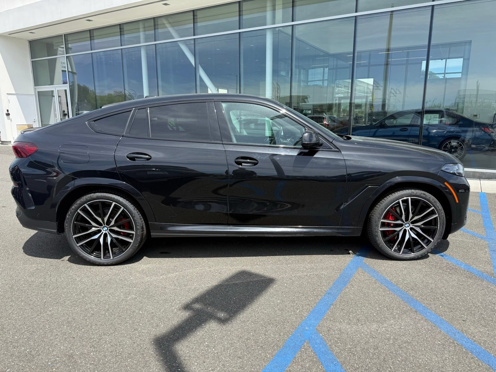 Certified 2024 BMW X6 xDrive40i w/ Premium Package AWD/4WD image 9