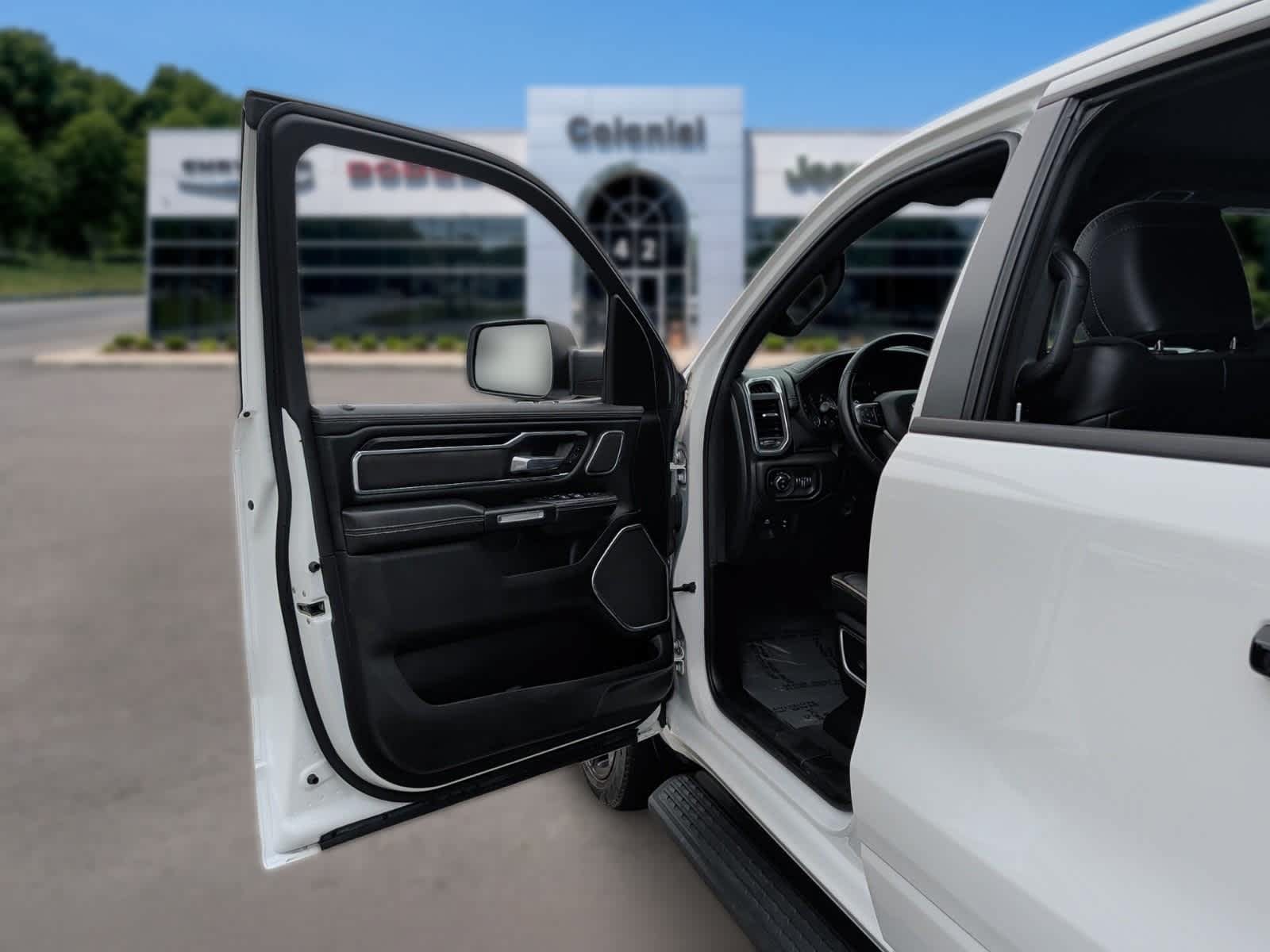 Used 2023 RAM 1500 Laramie AWD/4WD image 12