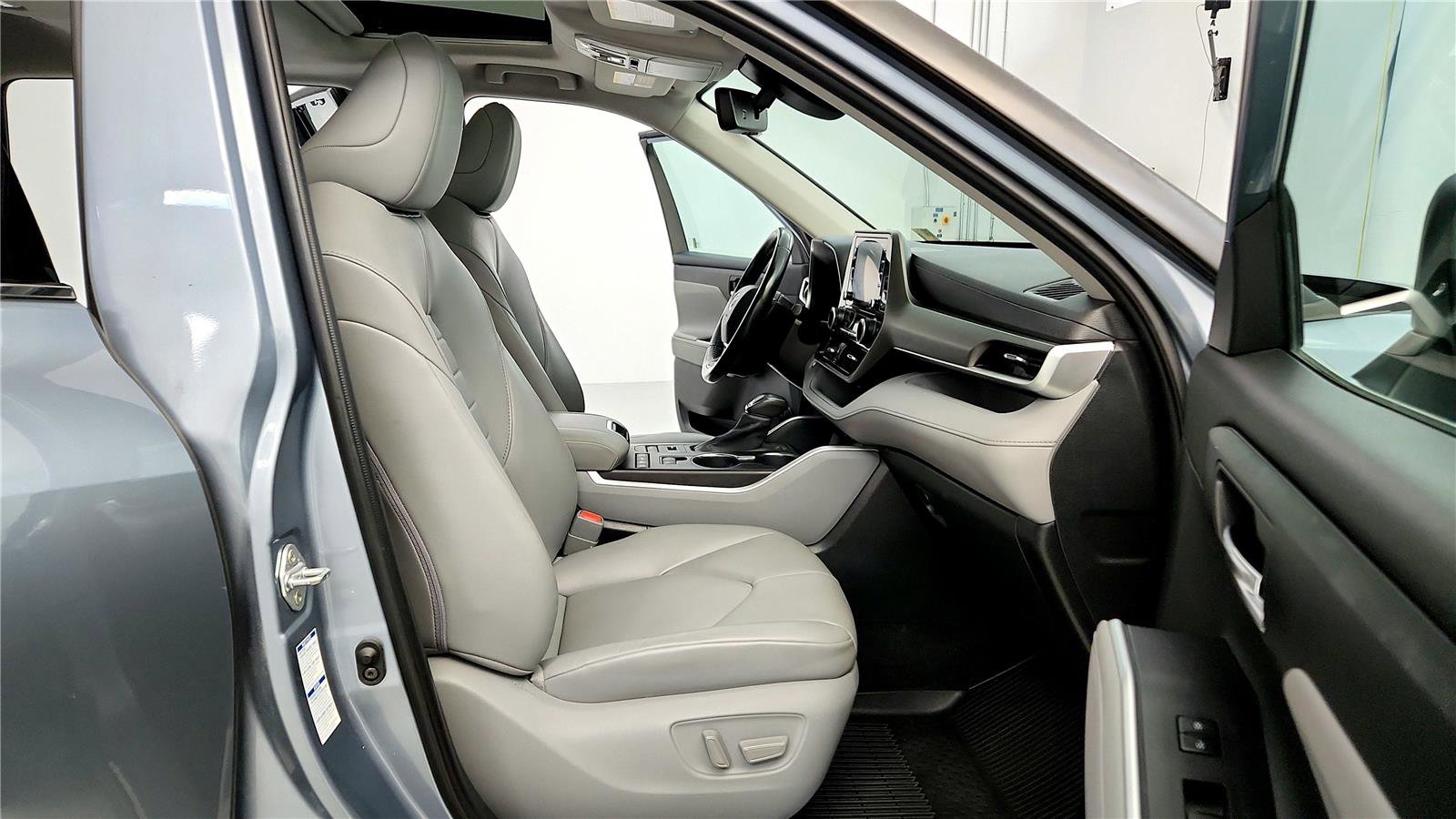 Certified 2020 Toyota Highlander XLE image 29