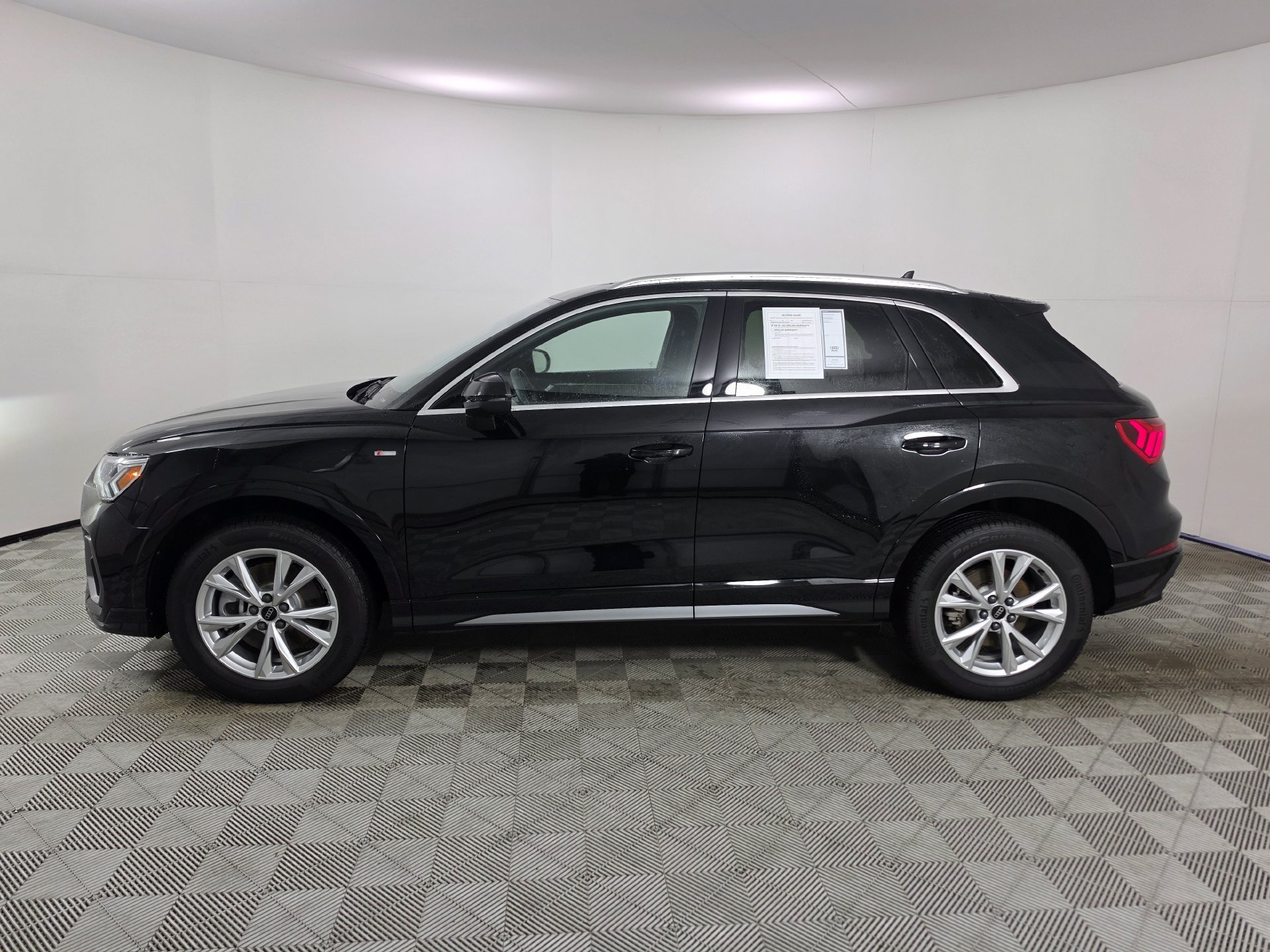 Used 2025 Audi Q3 2.0T Premium w/ Convenience Package AWD/4WD image 40