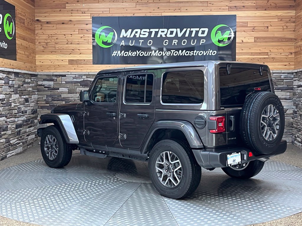 Used 2026 Jeep Wrangler Unlimited Sahara AWD/4WD image 12