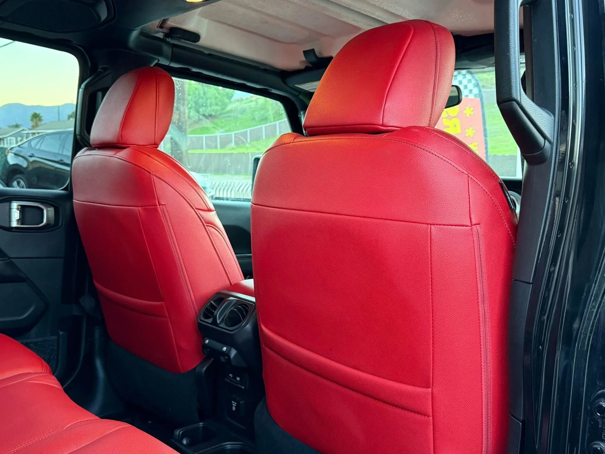 Used 2019 Jeep Wrangler Unlimited Sahara image 21