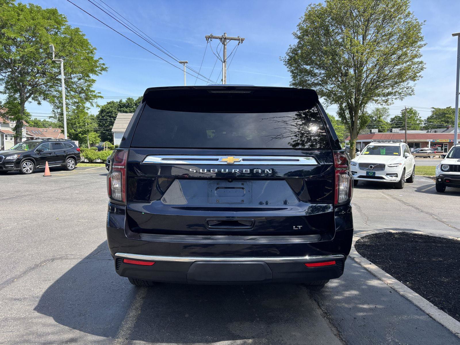 Used 2021 Chevrolet Suburban LT AWD/4WD image 4
