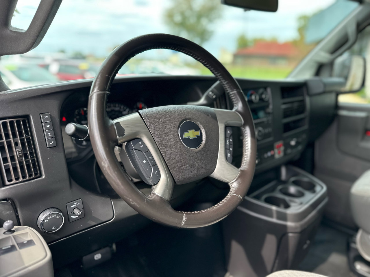 Used 2017 Chevrolet Express 2500 image 3