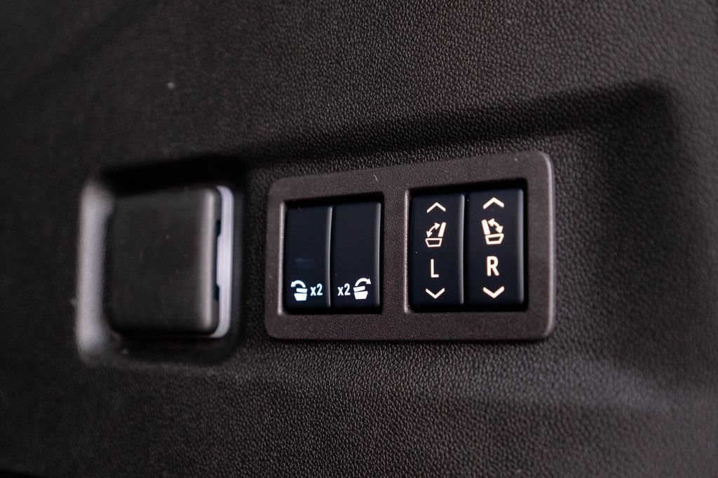 Certified 2024 GMC Yukon XL Denali Ultimate AWD/4WD image 42