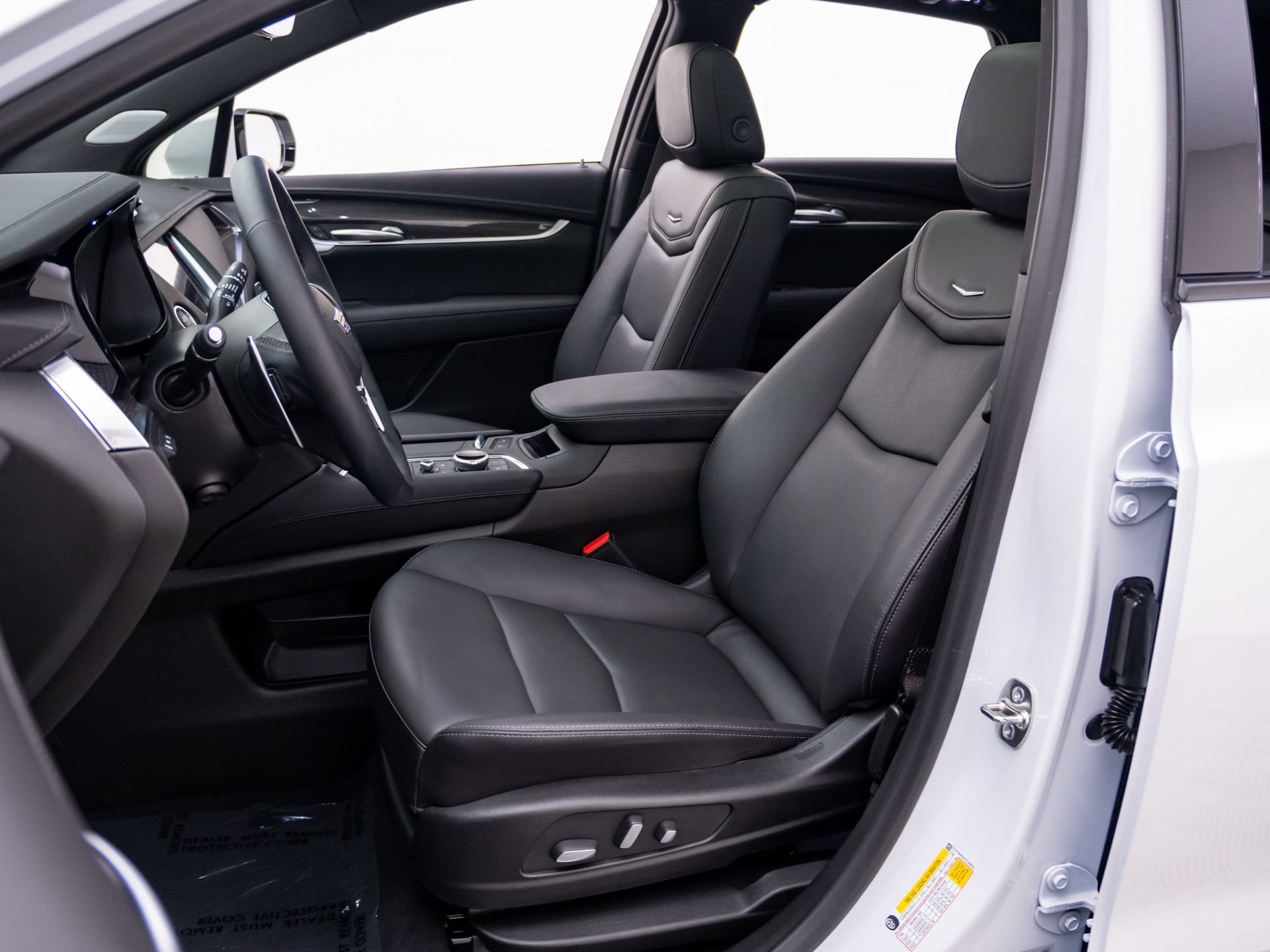 Certified 2026 Cadillac XT5 Sportv w/ LPO, Onyx Lite Package AWD/4WD image 15