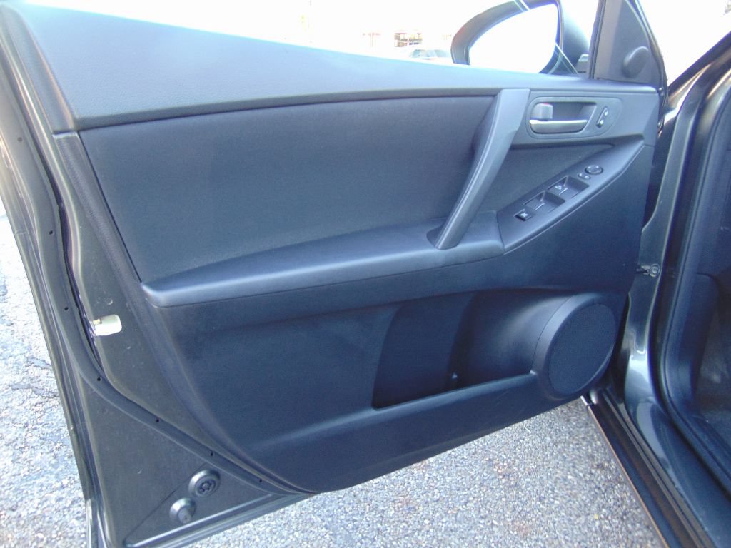 Used 2011 MAZDA MAZDA3 i Touring FWD image 20