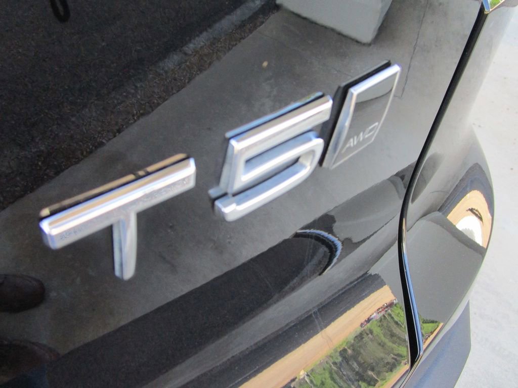 Used 2022 Volvo XC40 T5 Momentum AWD/4WD image 11