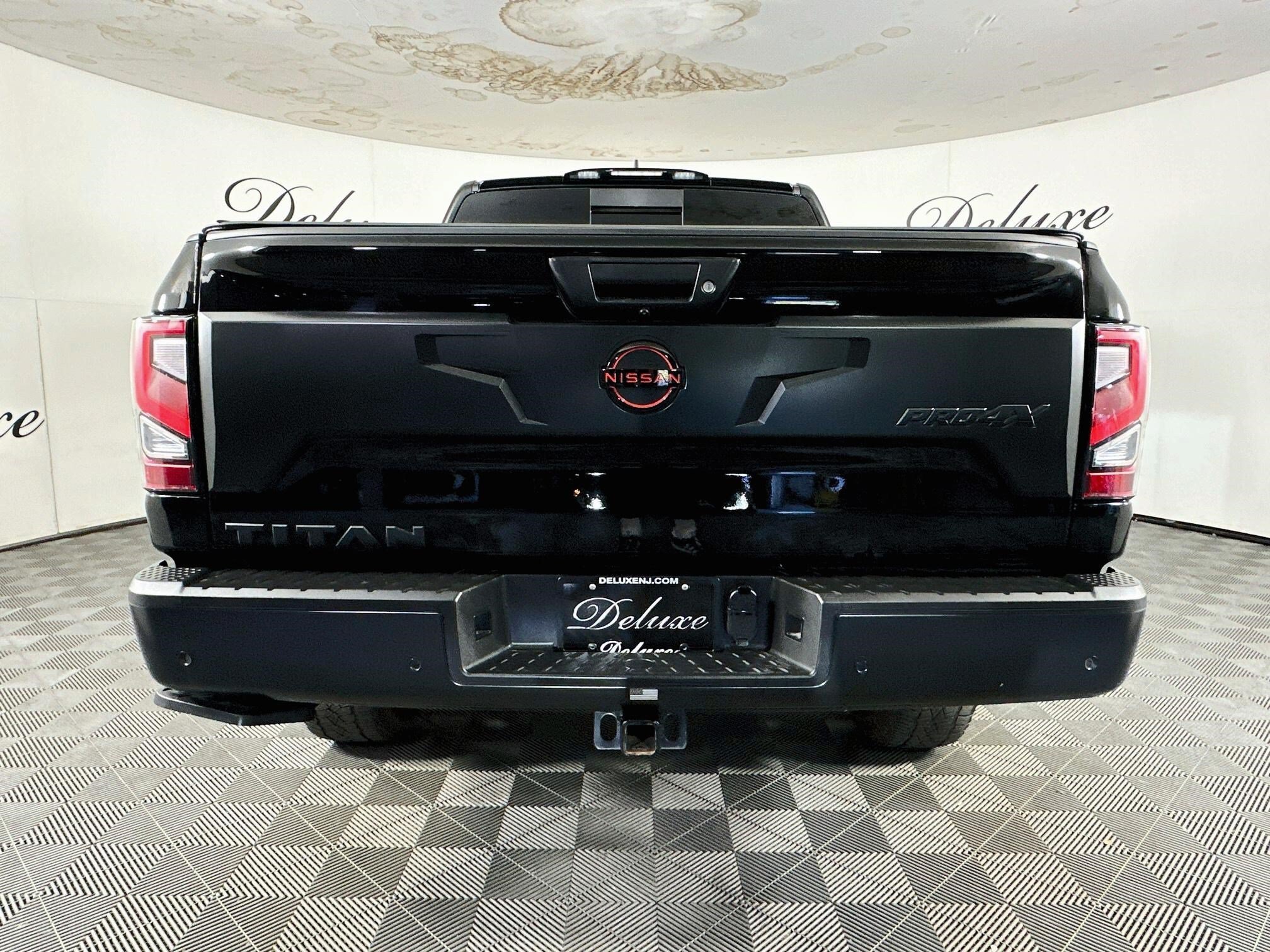 Used 2023 Nissan Titan PRO-4X w/ Pro-4x Convenience Package AWD/4WD image 5