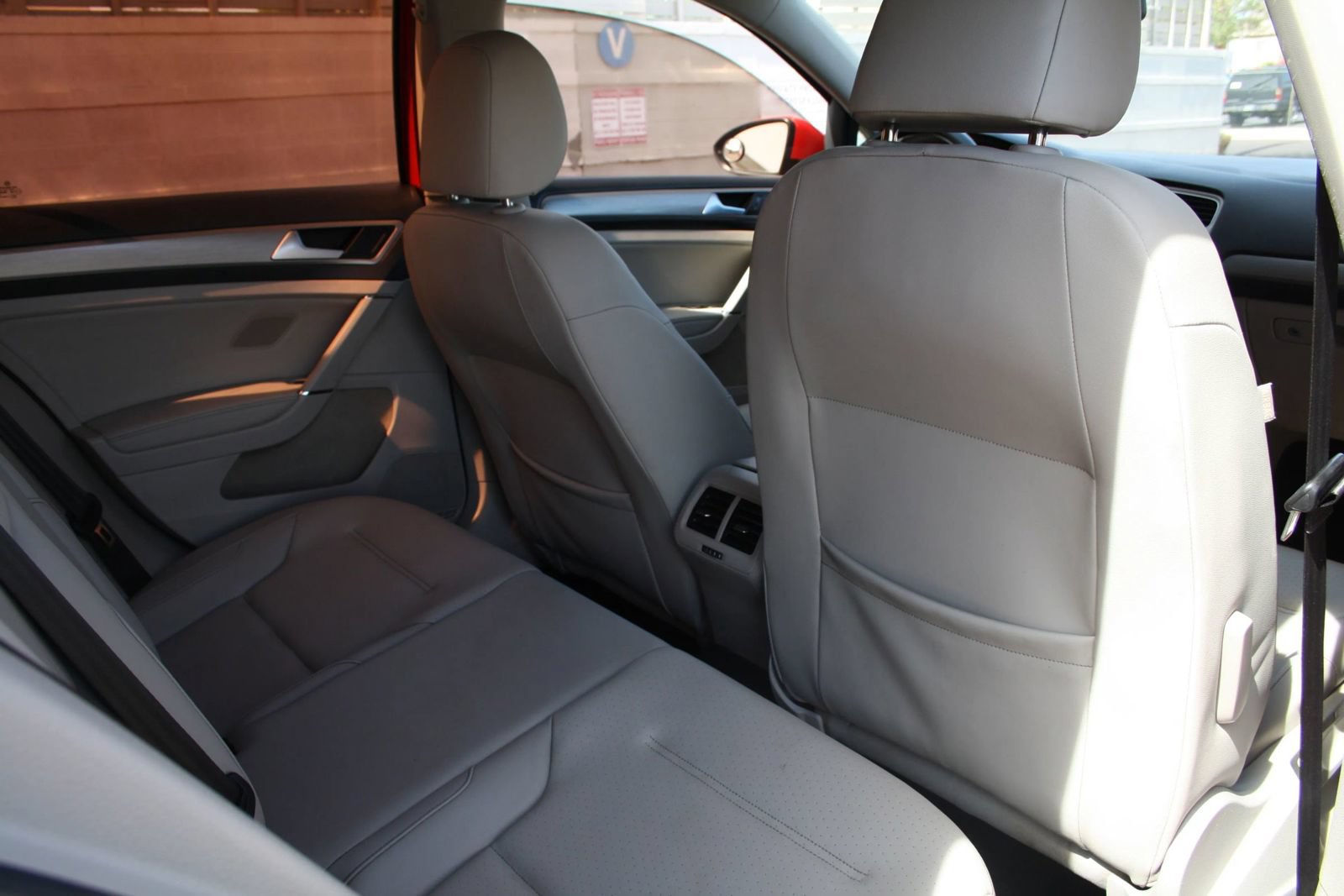 Used 2015 Volkswagen Golf S FWD image 16