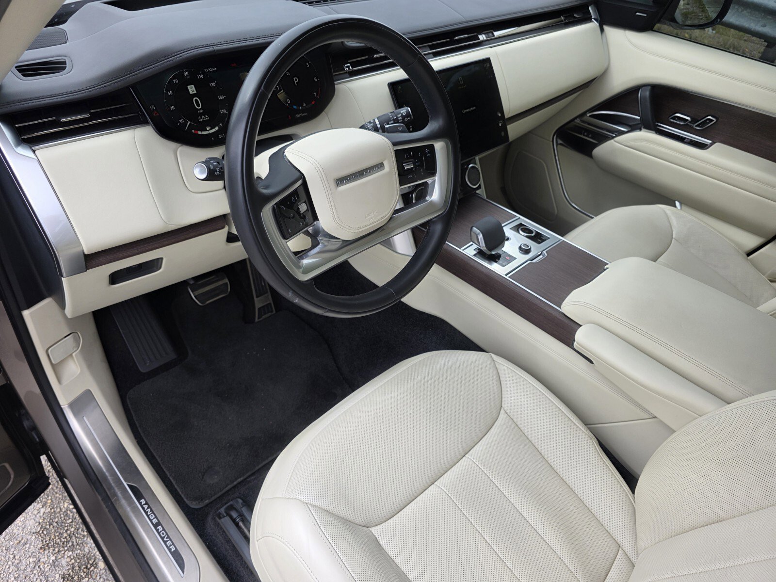 Certified 2023 Land Rover Range Rover SE image 11