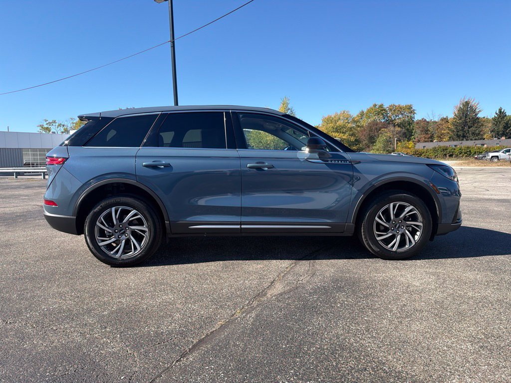 Used 2023 Lincoln Corsair AWD image 6