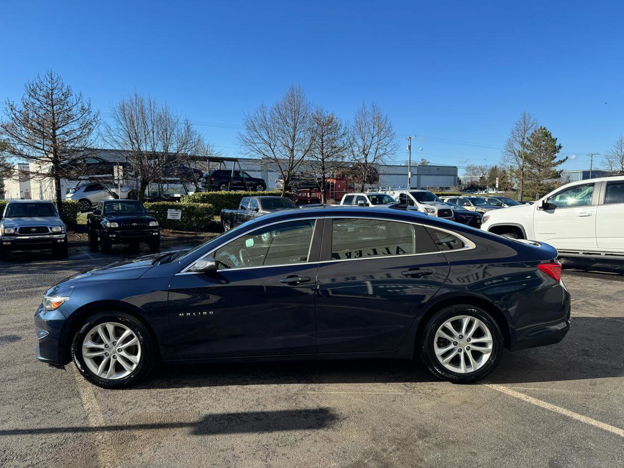 Used 2017 Chevrolet Malibu LT w/ Leather Package image 7