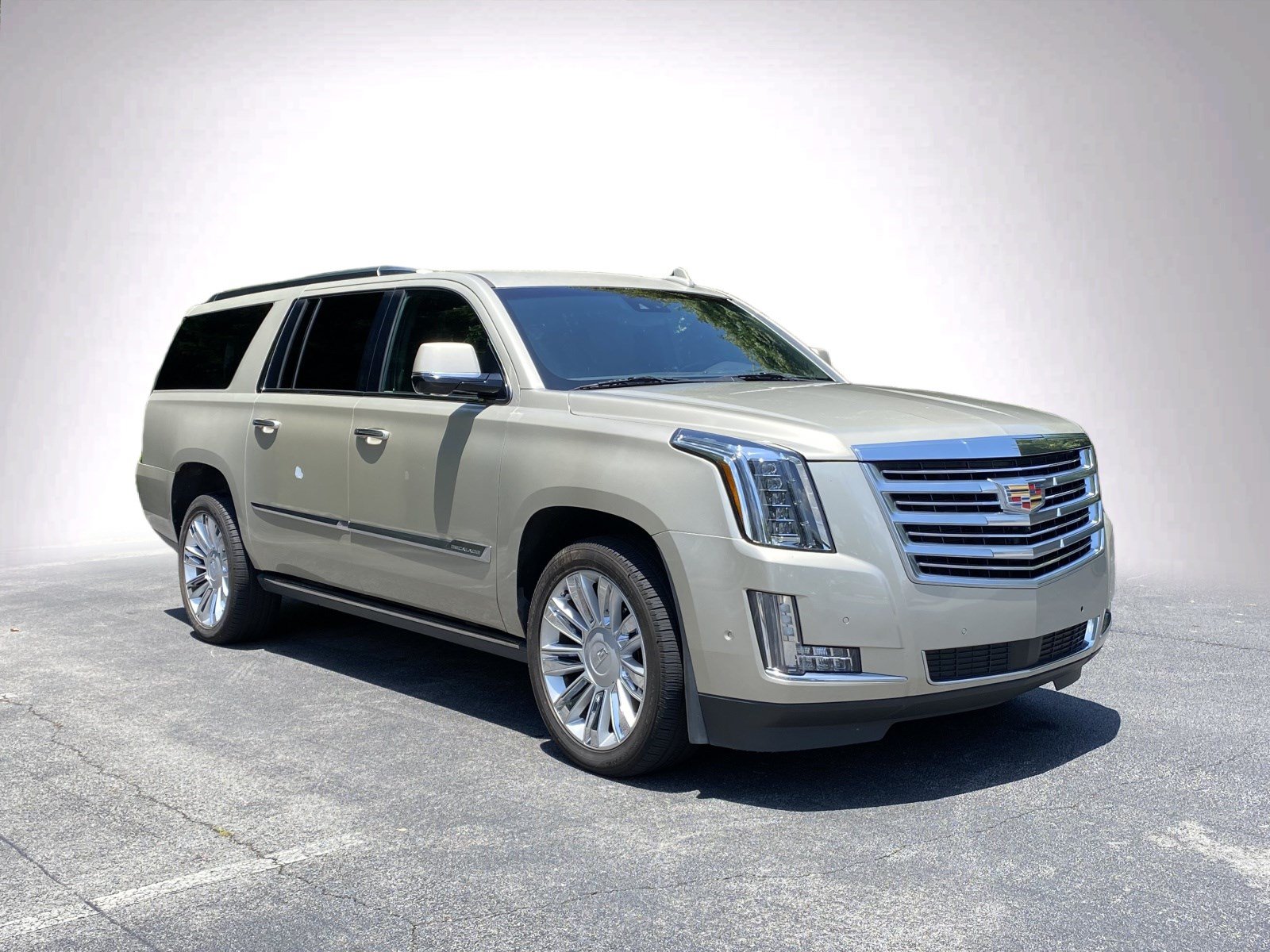 Used 2017 Cadillac Escalade ESV Platinum AWD/4WD image 2