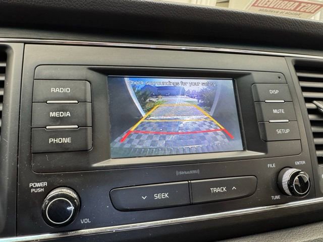 Used 2018 Kia Sedona L image 21