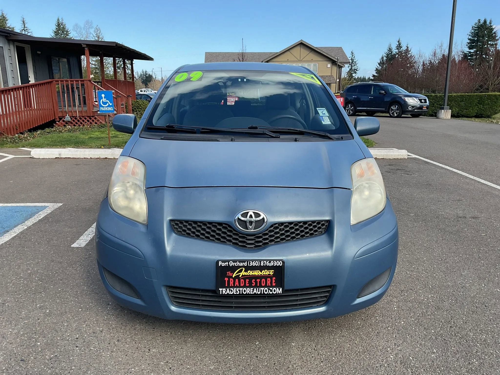 Used 2009 Toyota Yaris 2-Door Hatchback image 8