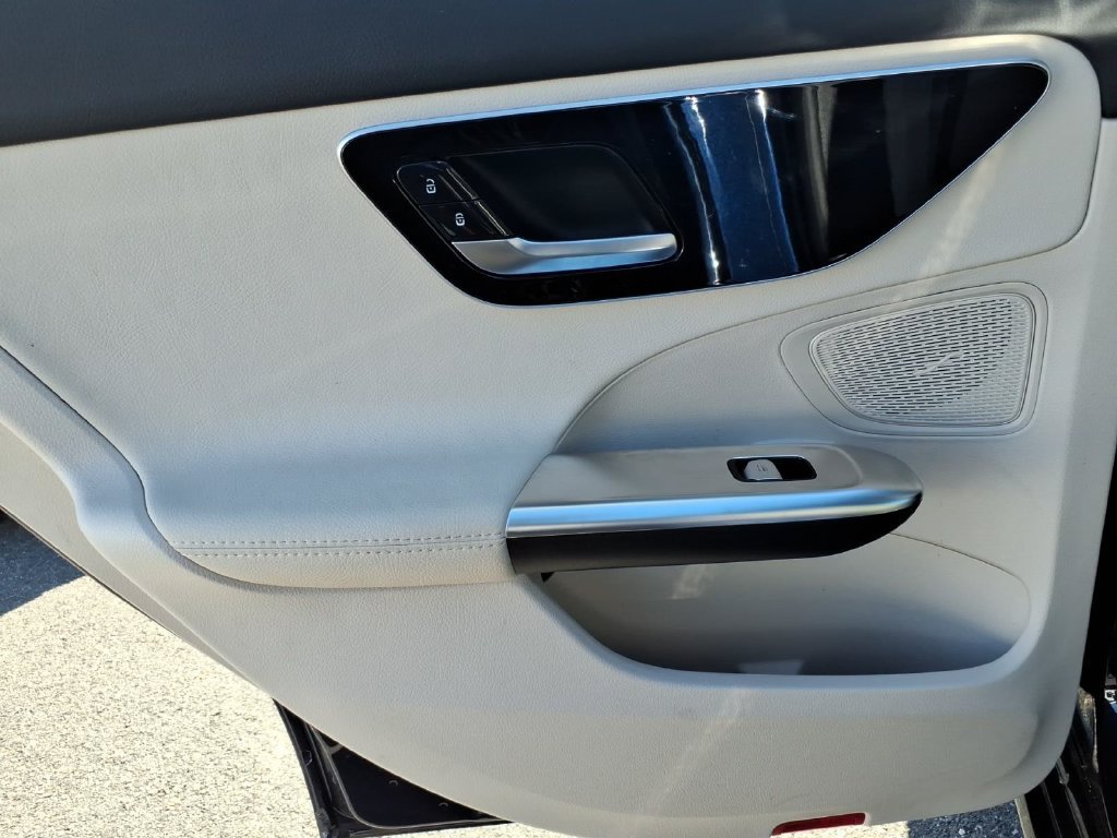 Used 2023 Mercedes-Benz C 300 4MATIC Sedan image 9
