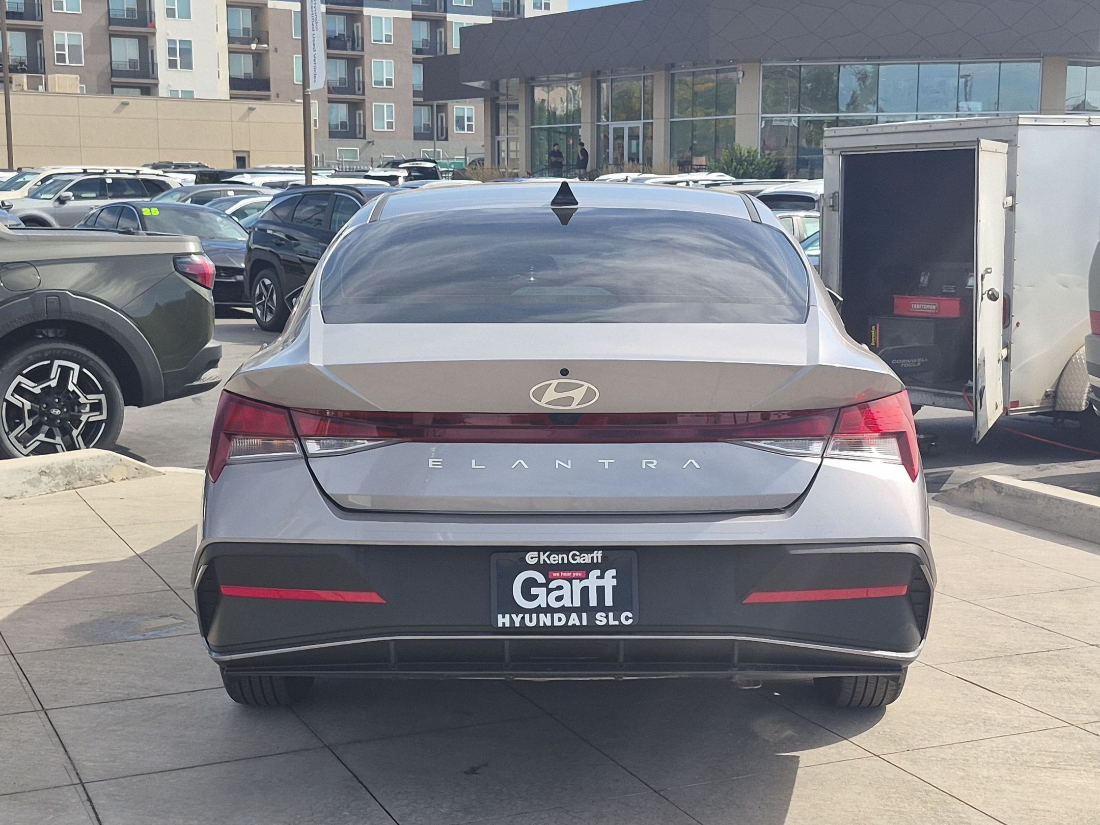 Certified 2025 Hyundai Elantra SE w/ Cargo Package FWD image 7